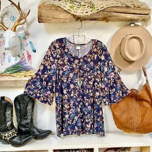 Peasant bell sleeves boho blouse W southwestern floral Gypsy vibe
